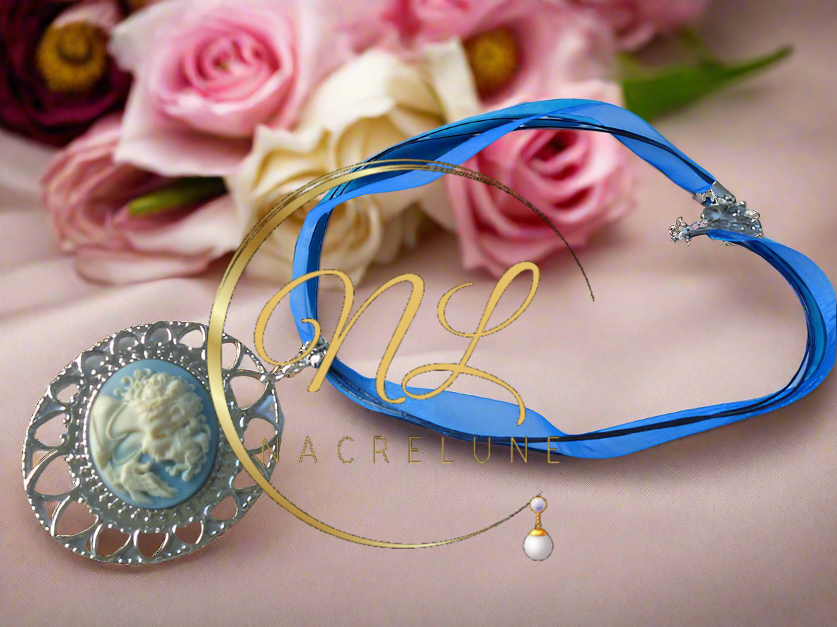 Grand pendentif camée en résine imitant le style ancien, bleu