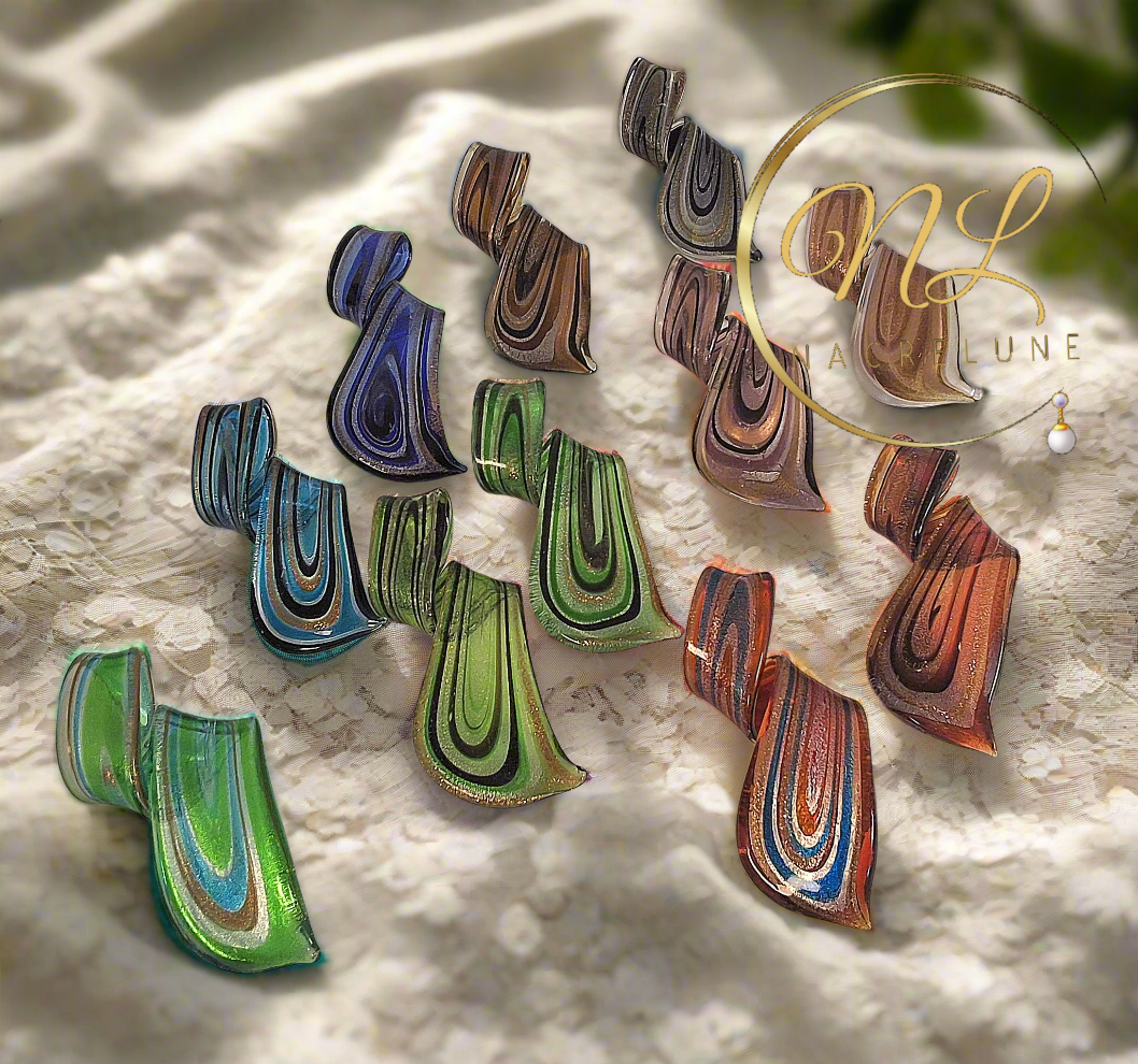 Grand pendentif en verre multicolore
