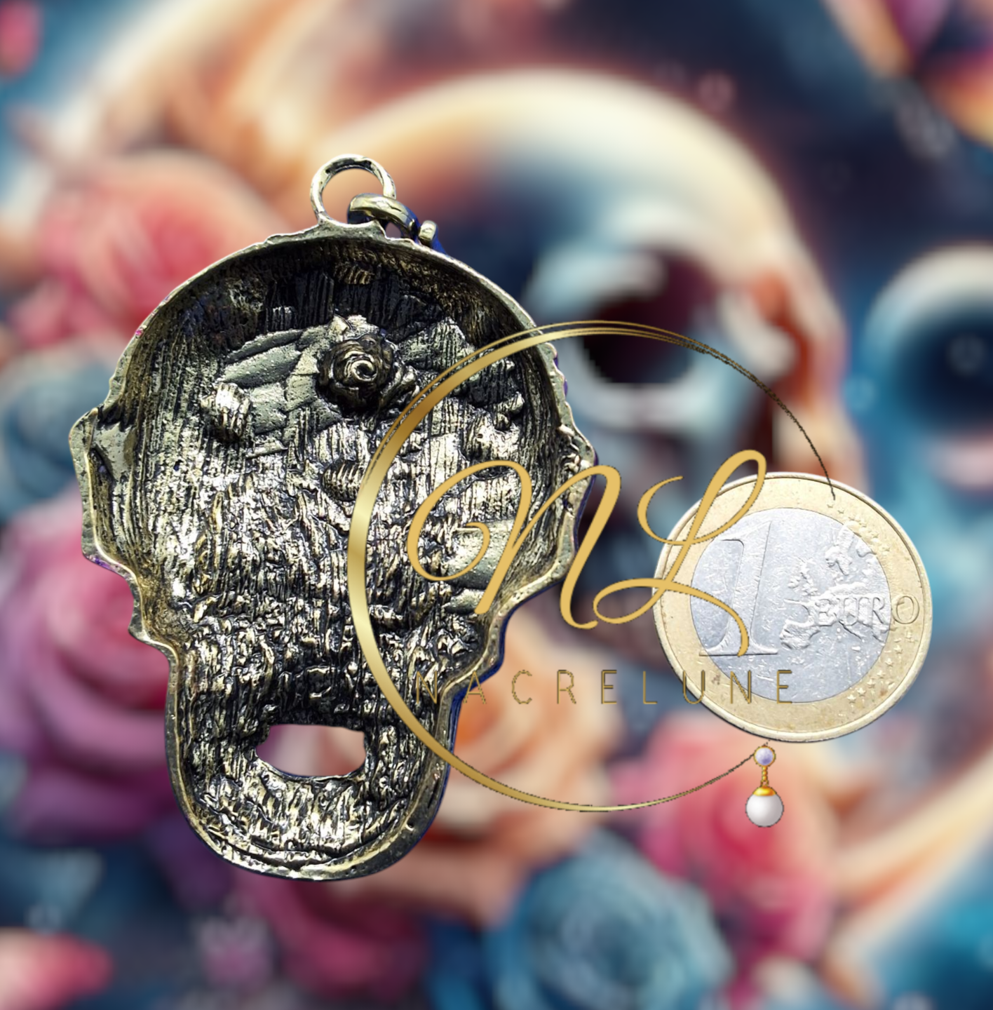 Pendentif mexicain ou gothique tête de mort, vu de dos