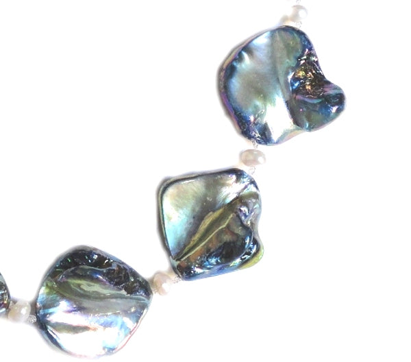 Collier en perles de nacre métallisé et petites perles fines détail