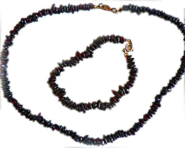 Parure avec collier et bracelet en grenats polis naturels NACRELUNE parure