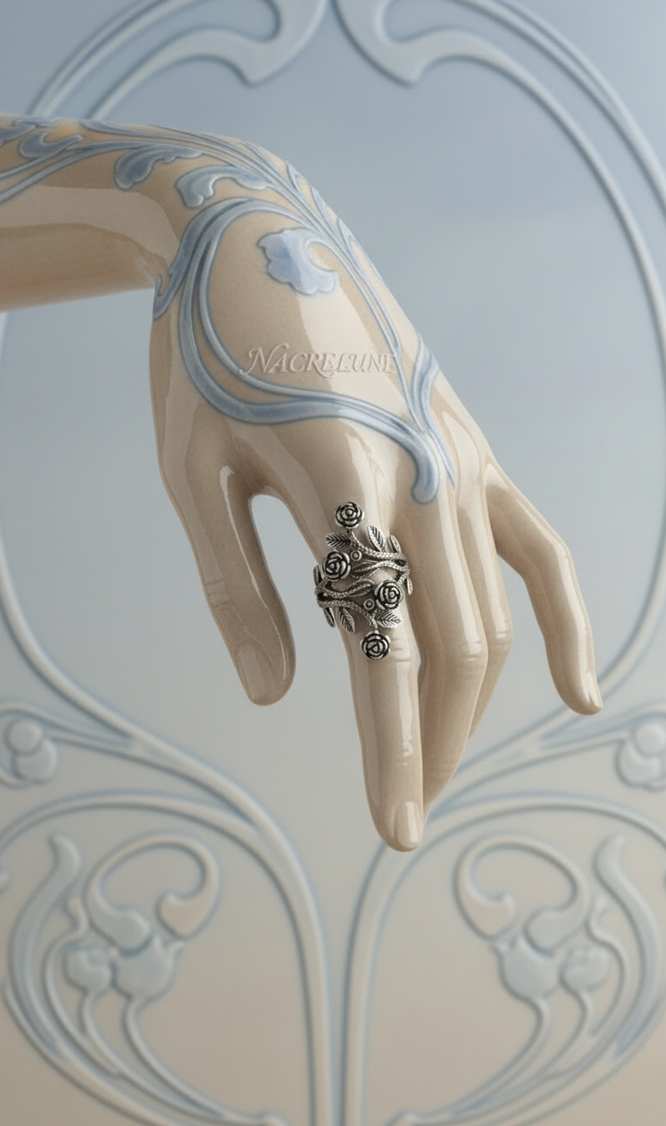 Adjustable fancy ring with roses