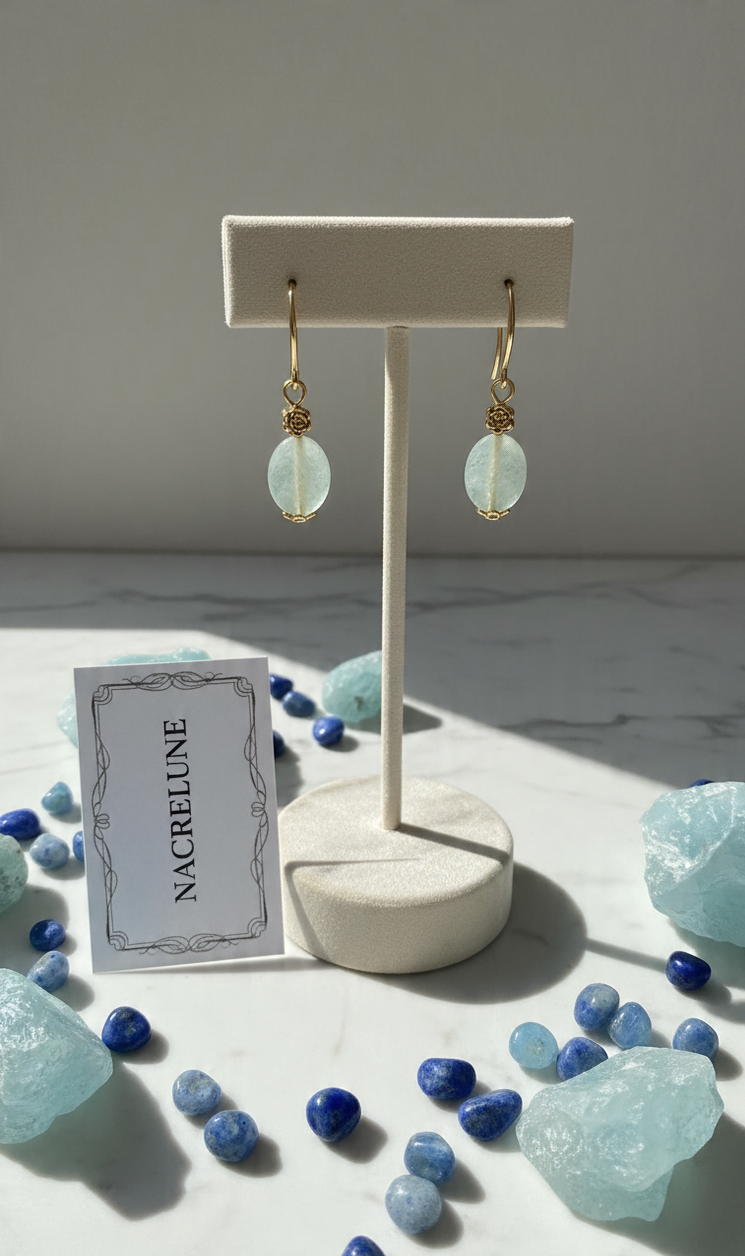 Boucles d'oreille en Aigue-Marine Facettée – Monture Dorée | NACRELUNE