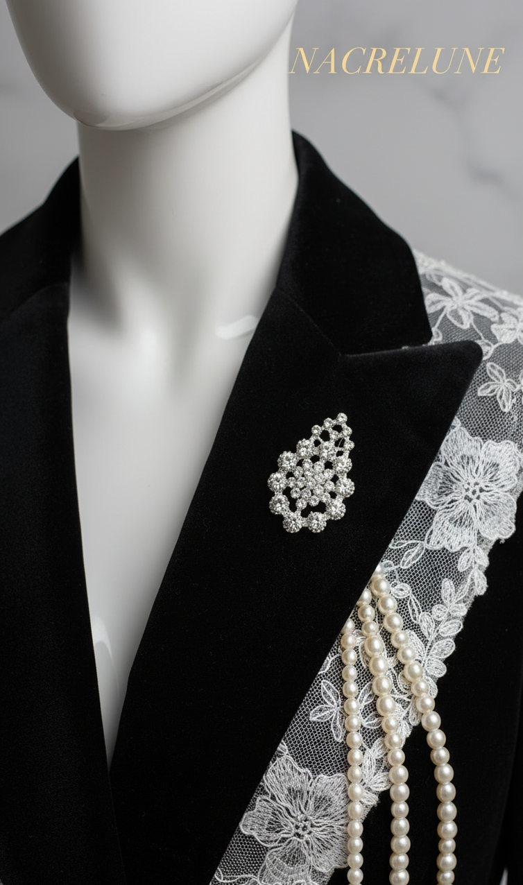 Broche Strass Blancs – Bijou Fantaisie Élégant | NACRELUNE NACRELUNE broche