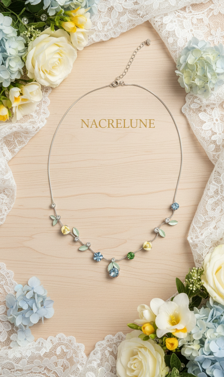 Halskette mit Strass & Porzellanblüten | NACRELUNE