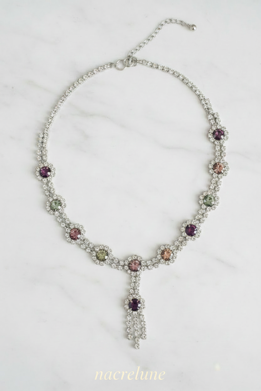 Collier en strass aux reflets multicolores