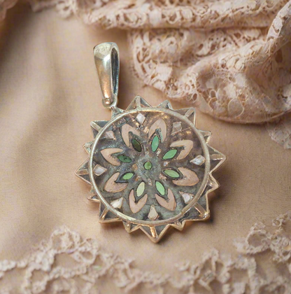 Pendentif en argent 925 avec marcassites et émeraudes