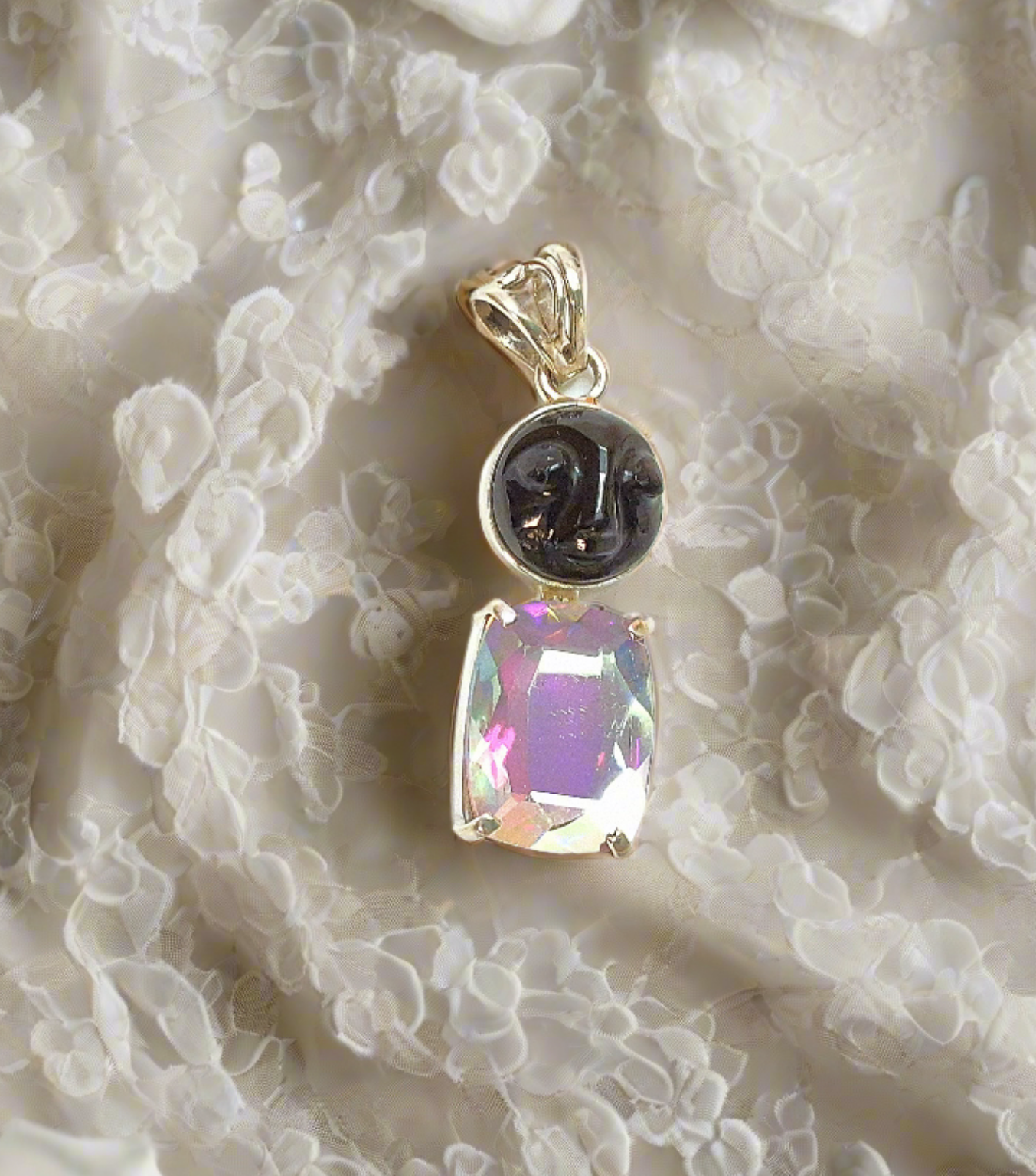 Pendentif en argent véritable avec topaze taillée traitée mystique et pierre de soleil sculptée