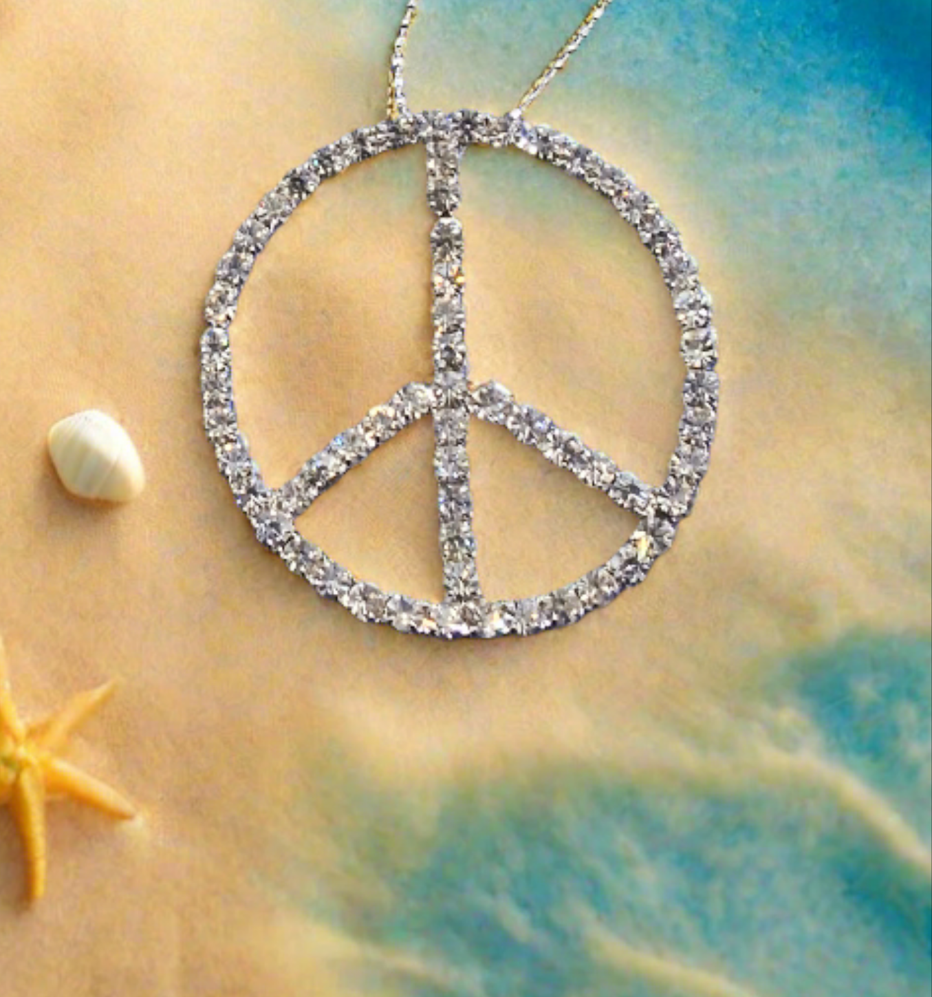 Pendentif en strass "peace and love" nacrelune.com pendentif