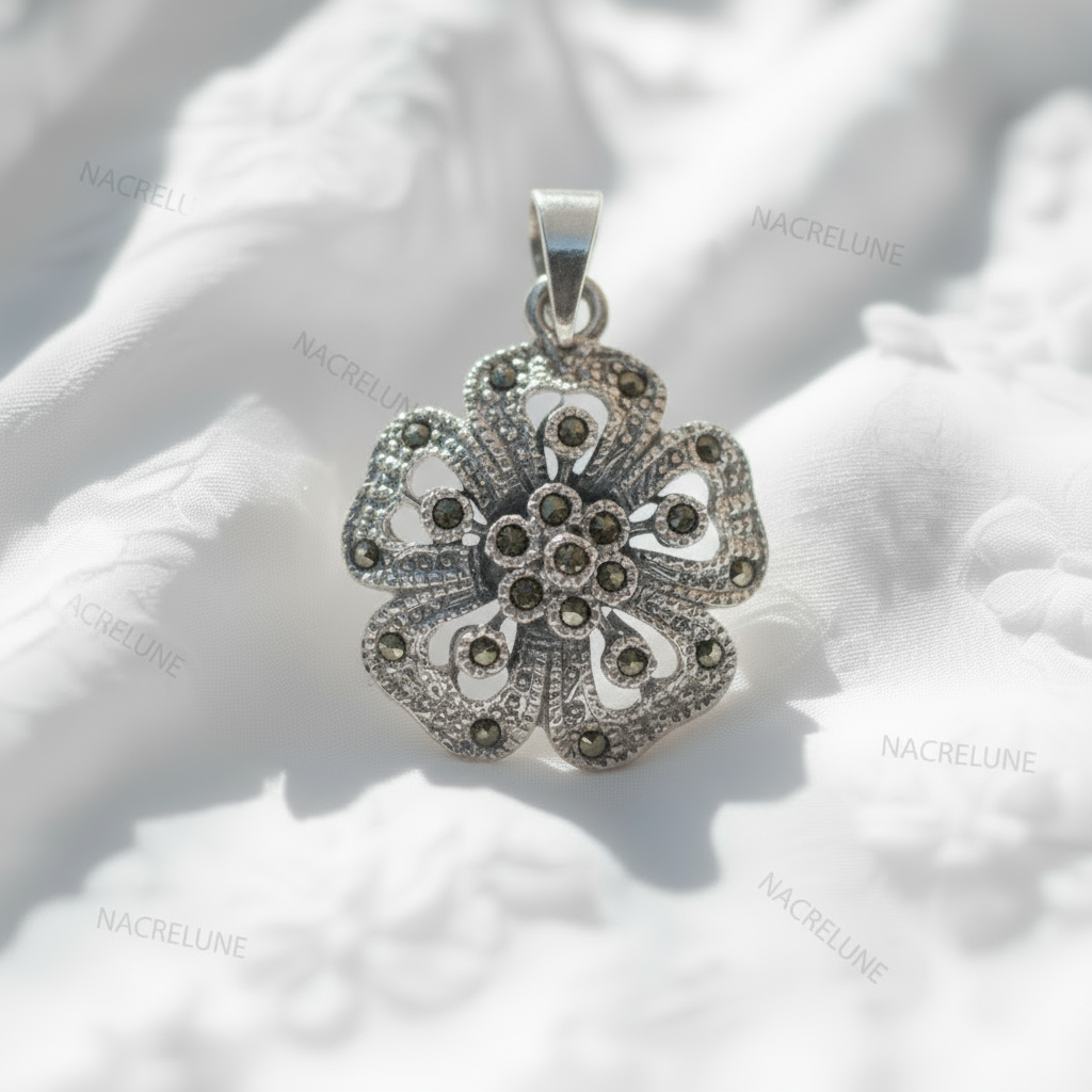 Pendentif en argent 925 et marcassites en forme de fleur nacrelune.com pendentif