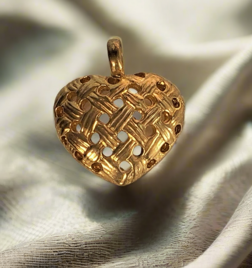 Pendentif fantaisie en forme de coeur doré nacrelune.com pendentif
