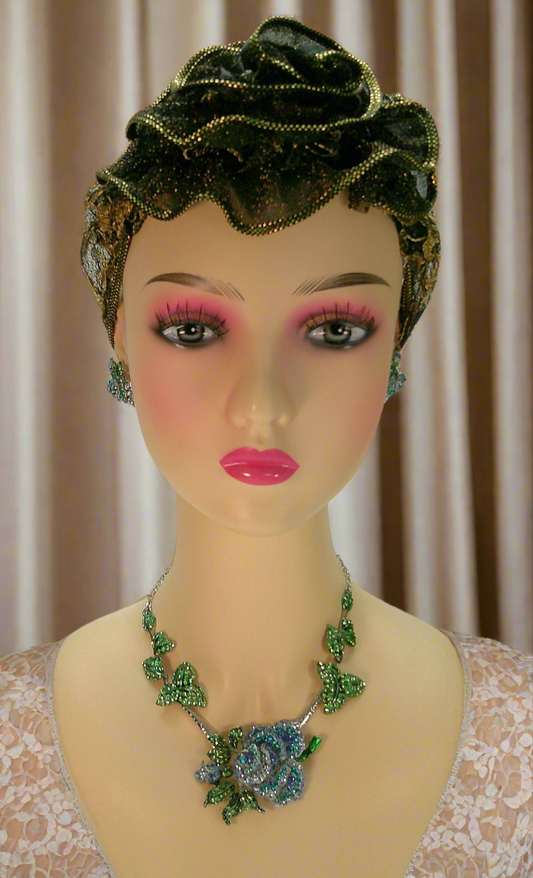 Parure en strass représentant des roses bleues