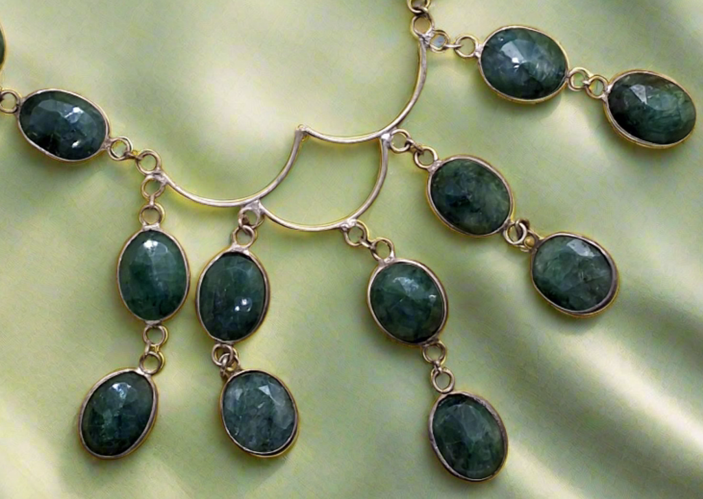 Collier en argent 925 avec émeraudes taillées sur lien de cuir nacrelune.com collier