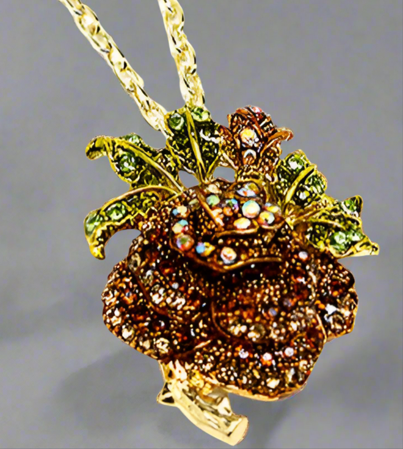 Pendentif en strass en forme de rose : 2 couleurs disponibles