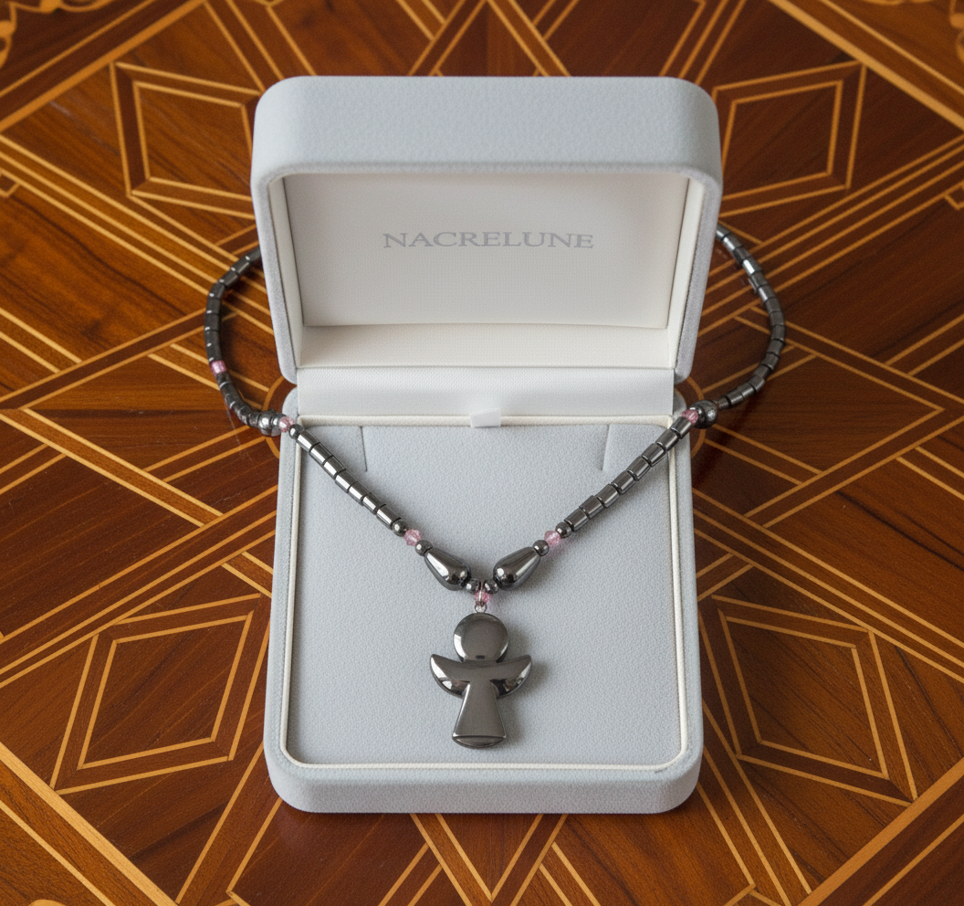 Collier en hématites avec ange gardien nacrelune.com collier