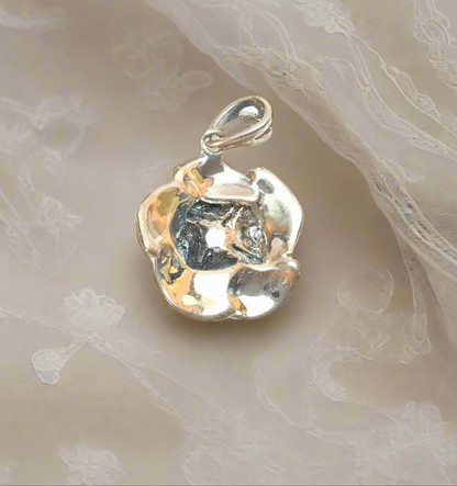 Pendentif en argent 925 et marcassites en forme de rose