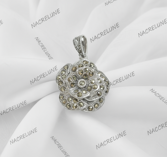 Pendentif en argent 925 et marcassites en forme de rose NACRELUNE pendentif