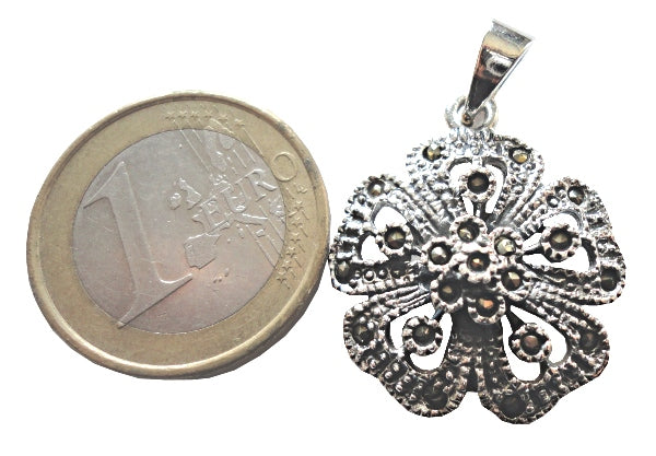 Silver and marcasite pendant in the shape of a flower N156