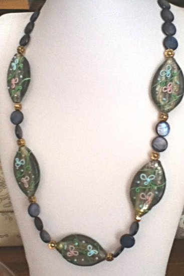 Blue mother-of-pearl pellet necklace and large hand-painted glass beads N277