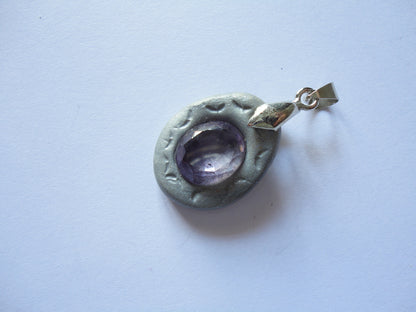 An amethyst pendant and an agathe pendant (Violet)N352T46