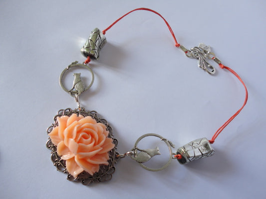 collier chats avec grande rose imitation corail N372-40