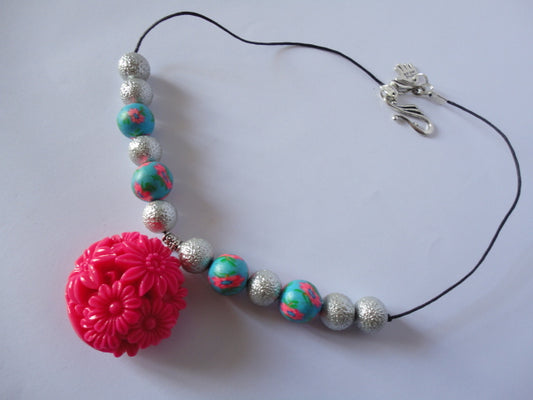 Collier fimo, acrylique et fleurs resine N374-44