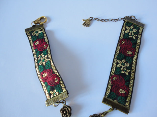 collier ruban brocart avec pendentif N381-32-38