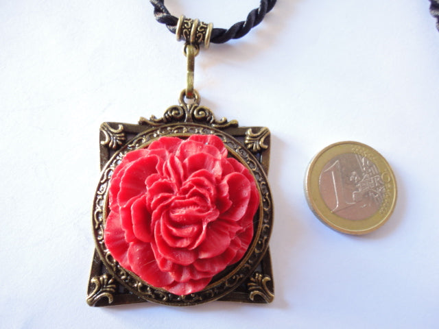 Frame pendant with flower Red)N418-45