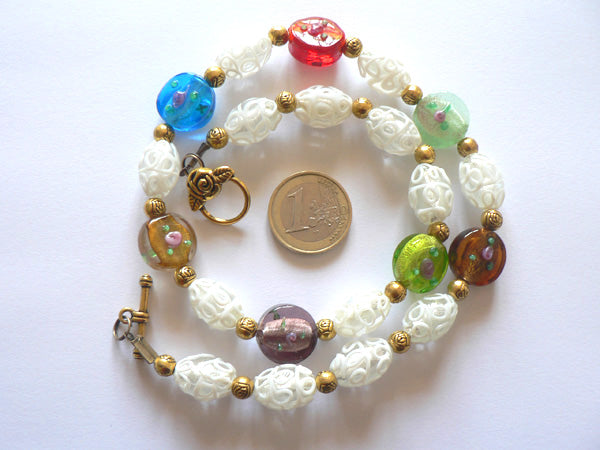 collier en perles de verre décorées et perles de verre dentelle blanche P205