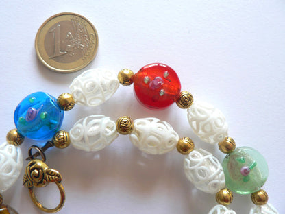 collier en perles de verre décorées et perles de verre dentelle blanche P205