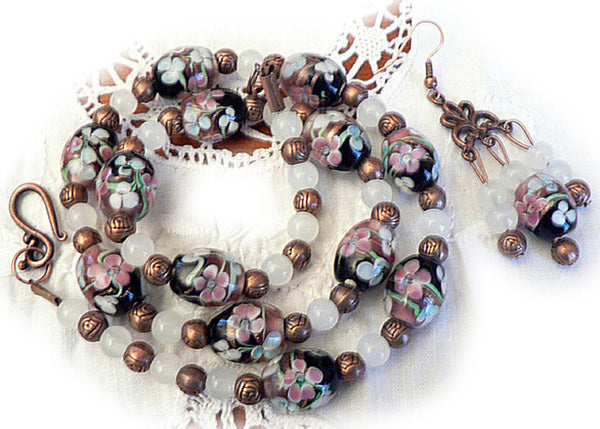 Parure en perles de verre fleuries (noir)P242