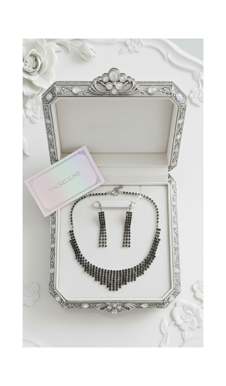👑 Parure Vintage en Strass Noirs | Collier et Boucles d'Oreilles | NACRELUNE nacrelune.com parure