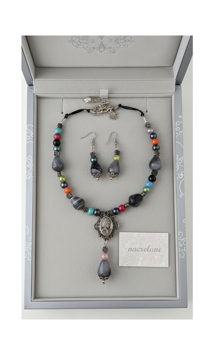 Parure en Perles d'Agate Grise & Porcelaine Colorées | Collier et Boucles d'Oreilles | NACRELUNE nacrelune.com parure