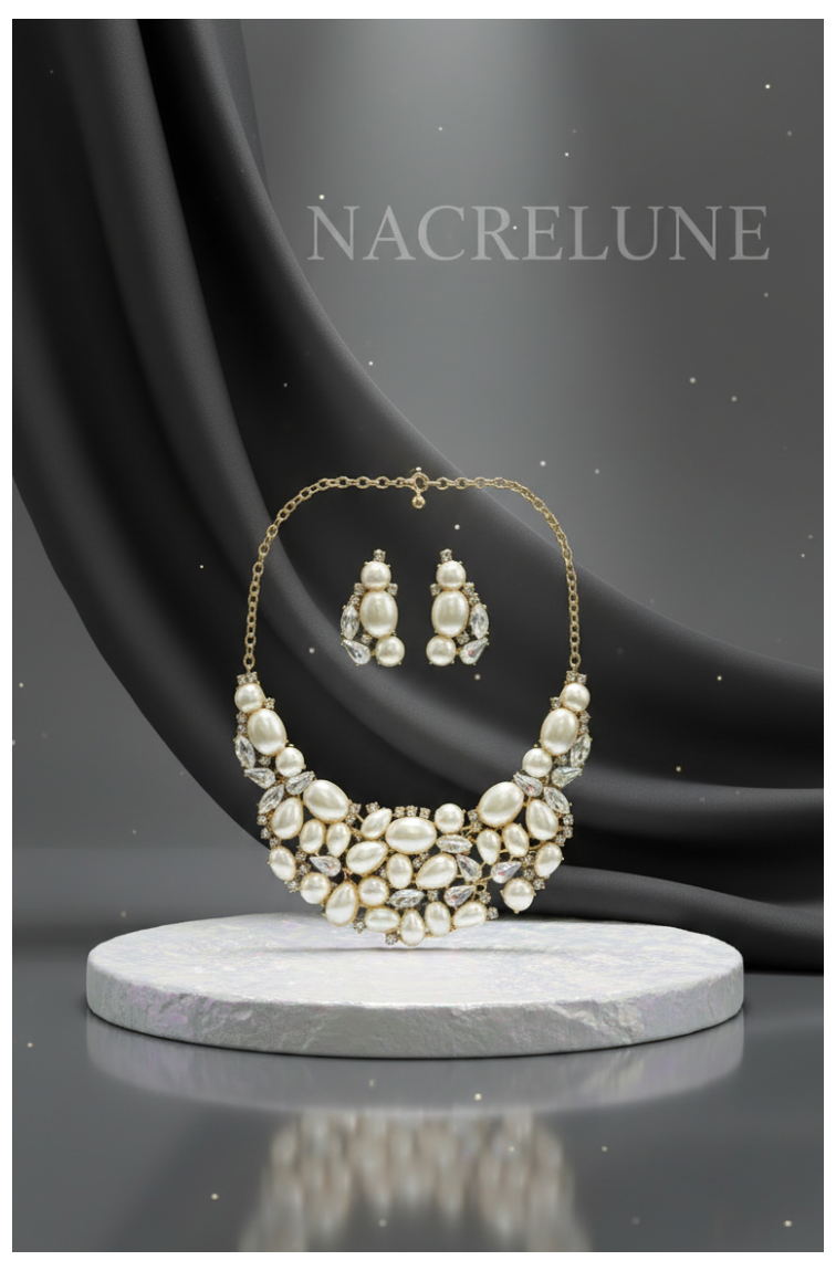 Un caprichoso conjunto de joyas de aurora boreal con cuentas y diamantes de imitación.