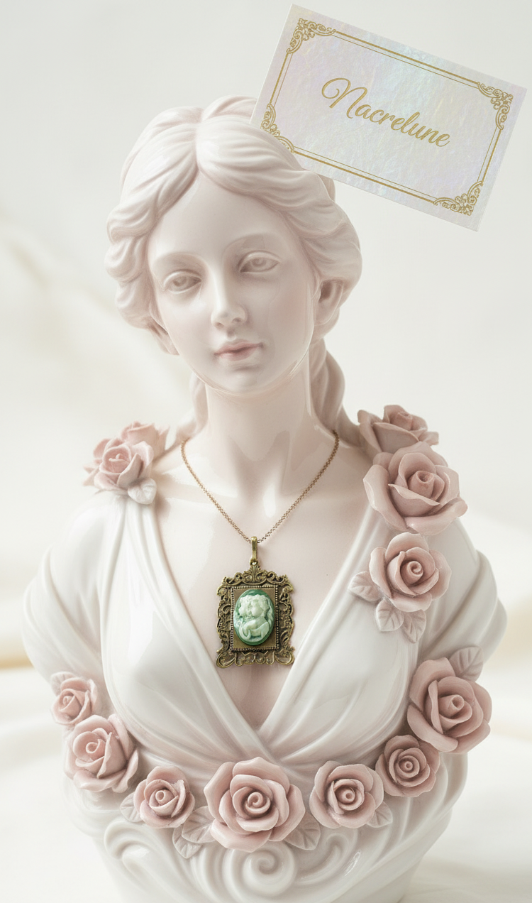 Pendentif Camée en Résine — 2 Jeunes Filles, 8 Couleurs | NACRELUNE NACRELUNE pendentif