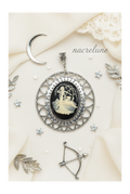 Pendentif festonné avec camée représentant une scène de chasse antique