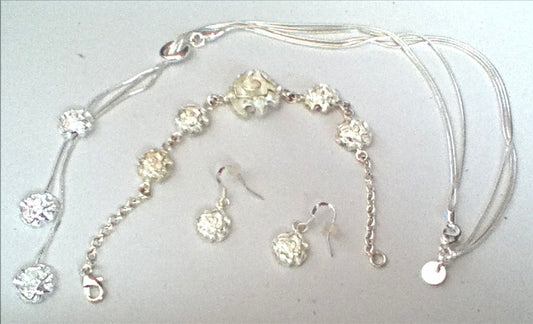 Conjunto de pendientes y collar rosa en plata SE146