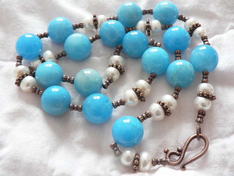 Blue quartz set with cultured pearls SE97