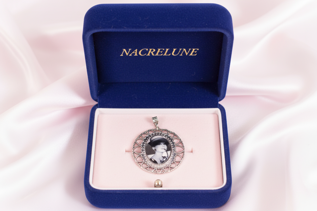 Grand pendentif camée avec photo d’actrice célèbre : choisissez le modèle nacrelune.com pendentif