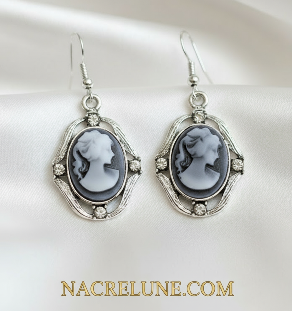 Boucles d'oreille fantaisie camée bleu strass gris nacrelune.com boucles d'oreille