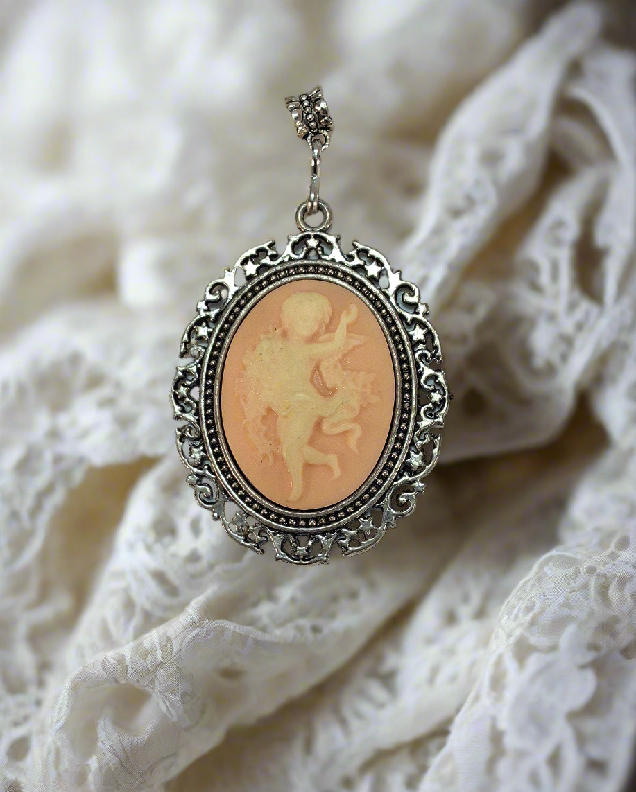 Grand pendentif camée en resine avec ange