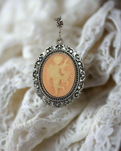 Grand pendentif camée en resine avec ange