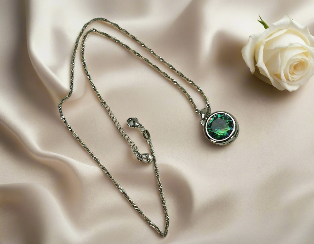 Pendentif en argent avec topaze taillée traitée mystique nacrelune.com pendentif