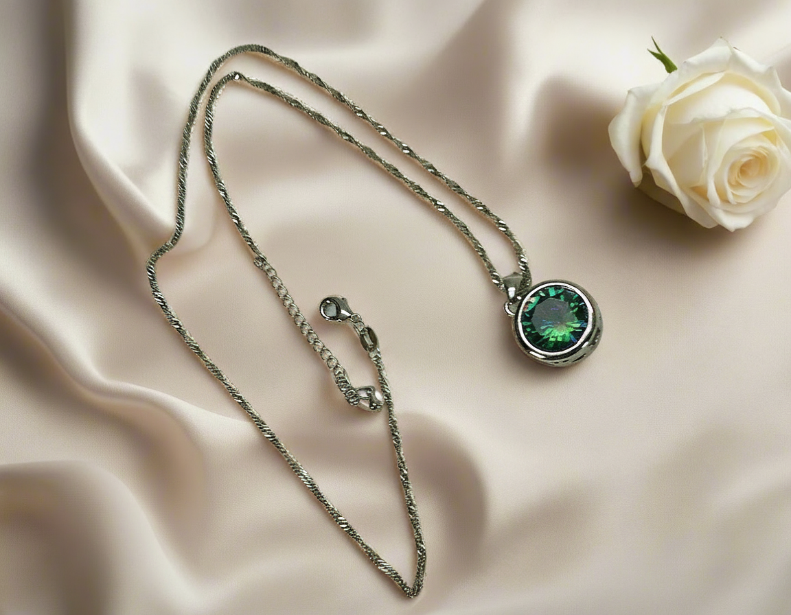 Pendentif en argent avec topaze taillée traitée mystique nacrelune.com pendentif