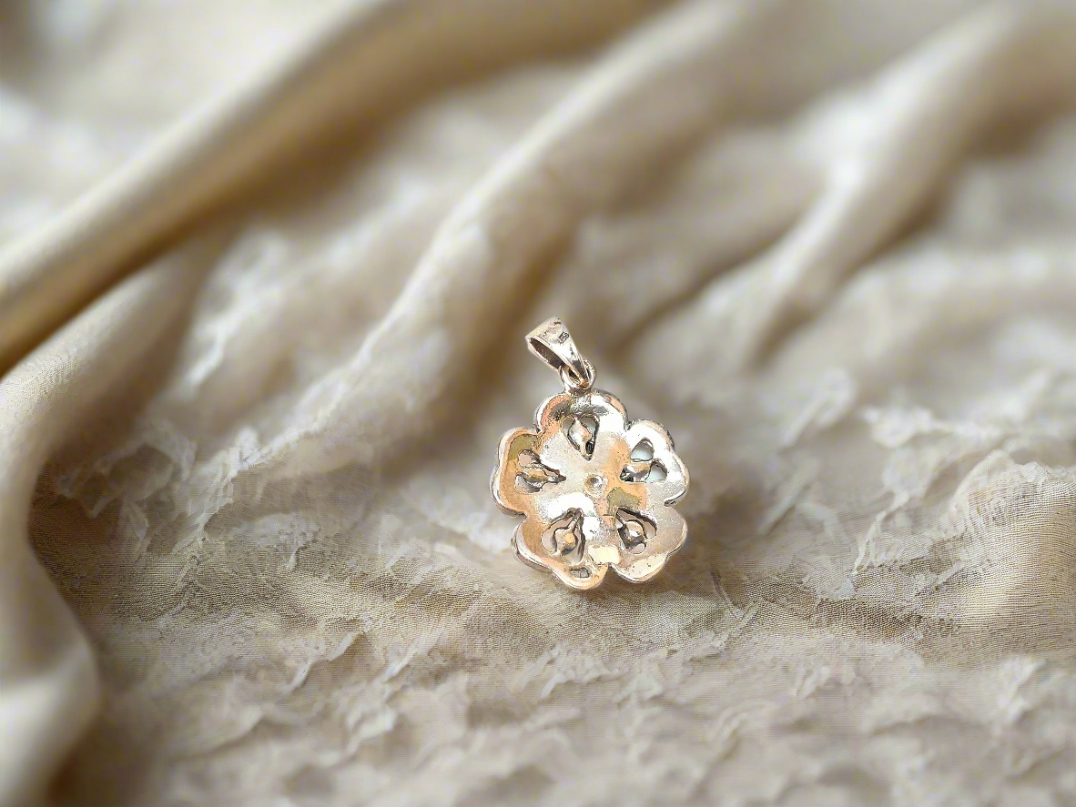 Pendentif en argent 925 et marcassites en forme de fleur