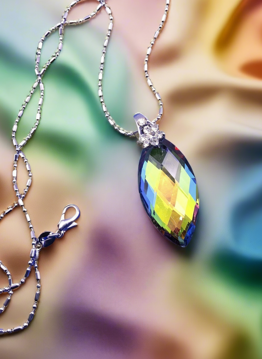 Pendentif en zirconia multicolore nacrelune.com pendentif