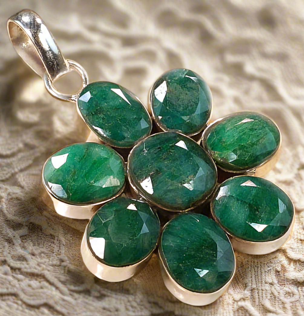 pendentif argent 925 avec émeraudes facettées