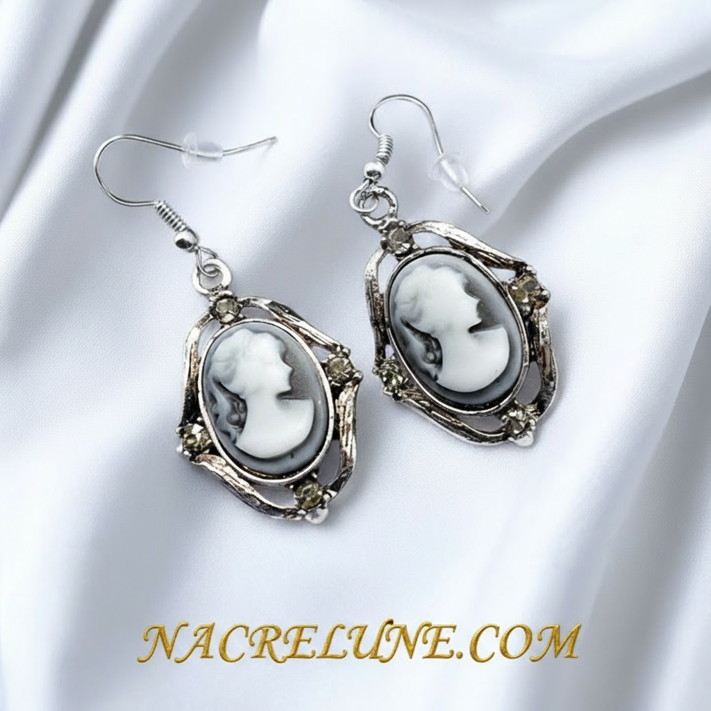 Boucles d'oreille fantaisie camée bleu strass gris nacrelune.com boucles d'oreille