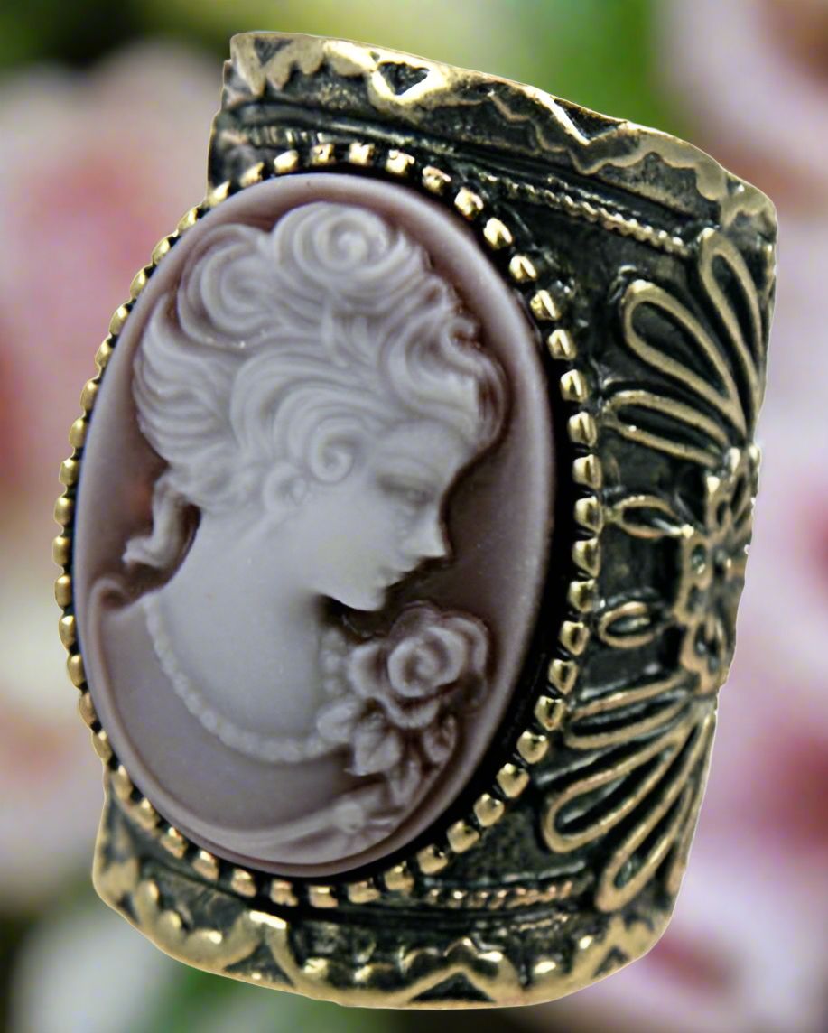 Bague fantaisie vieil or avec camée nacrelune.com Bague
