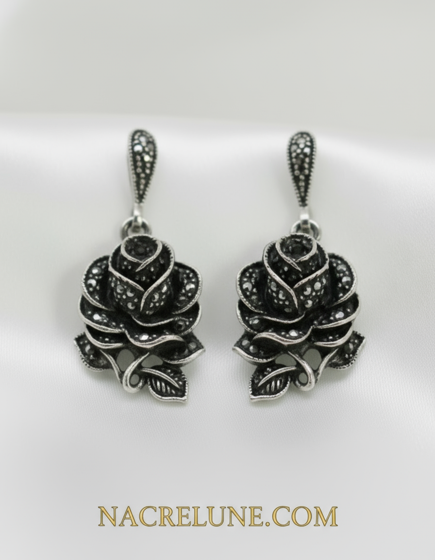 Boucles d’oreille en argent et marcassites en forme de rose nacrelune.com boucles d'oreille